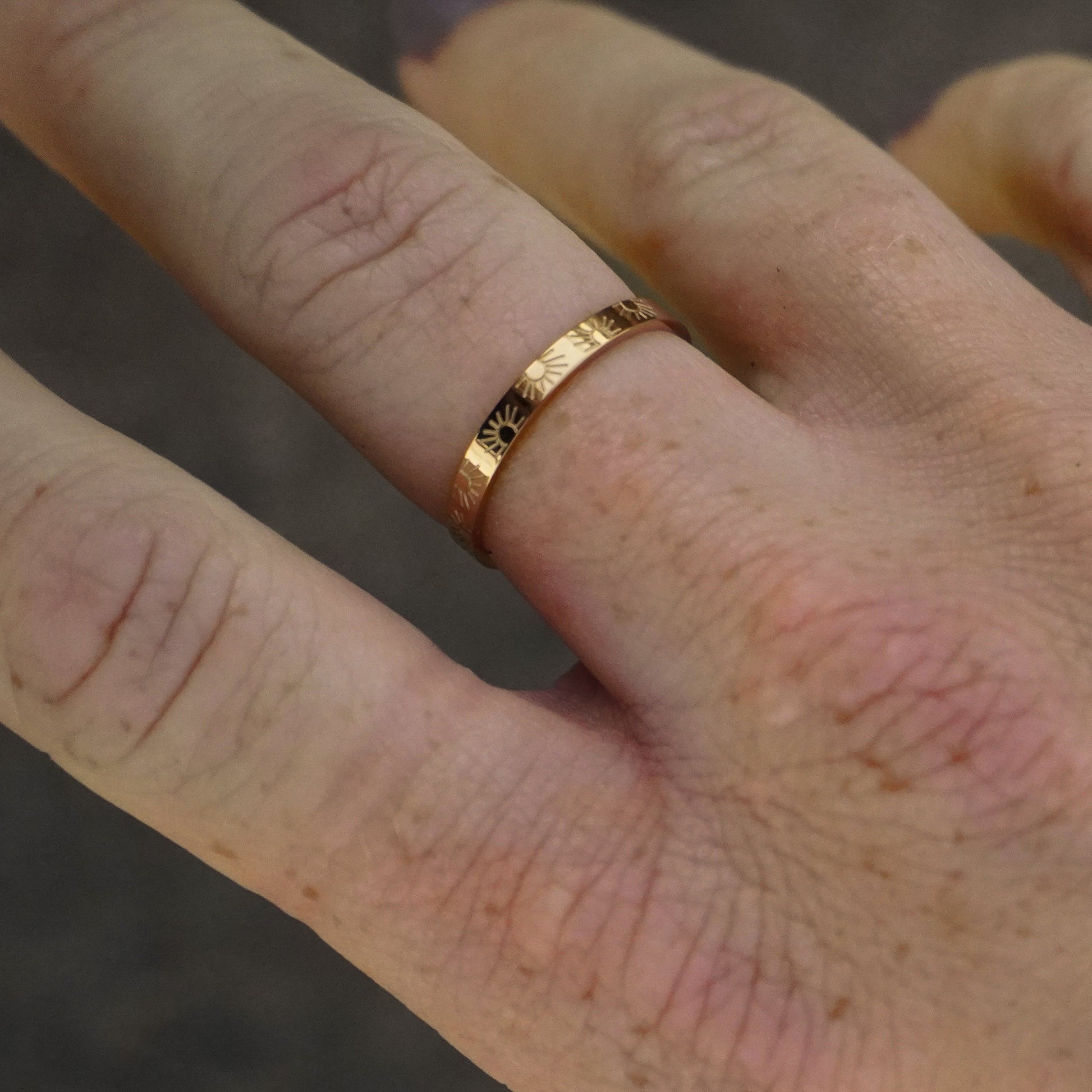 gold ring with sun sunrays sunbeam waterproof
